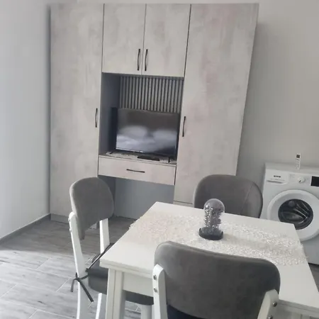 Megi-rent Wlora